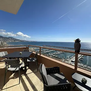ático Con Piscina Privada E Impresionantes Vistas Al Mar En Apartamento