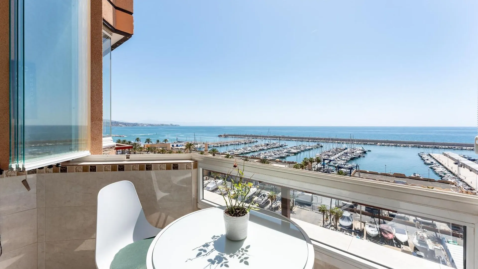 Stunning Marina View Apartment Fuengirola 0*,