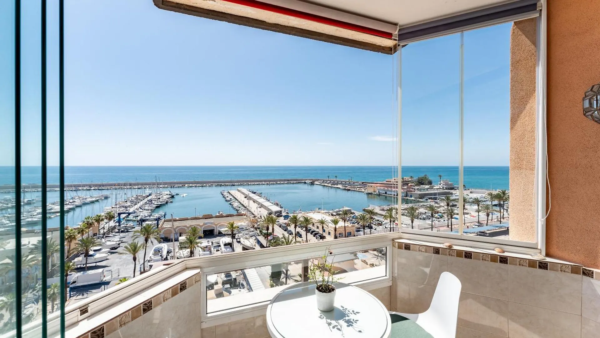 Stunning Marina View Apartment Fuengirola